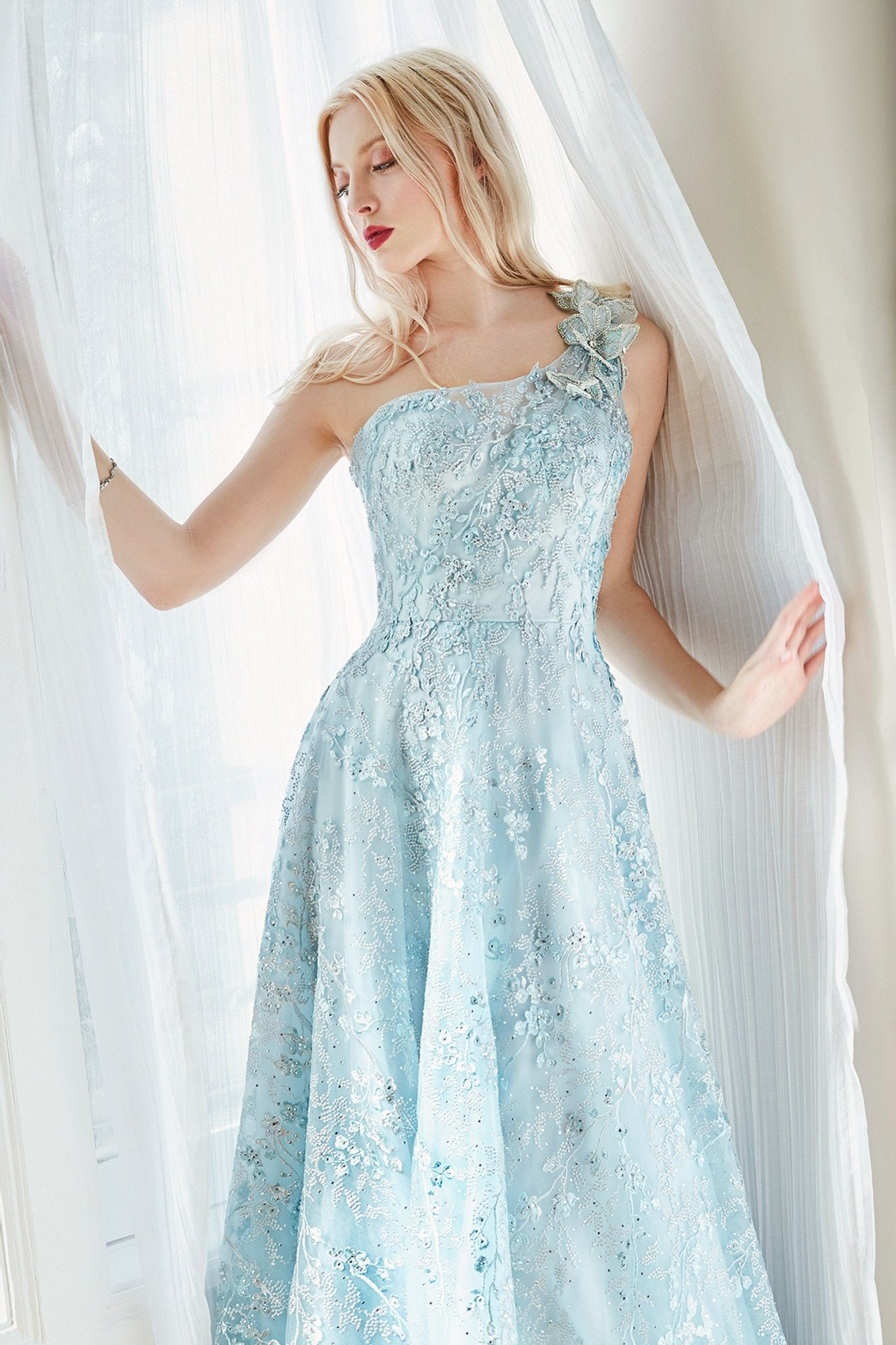 A0989 - Andrea Leo Couture