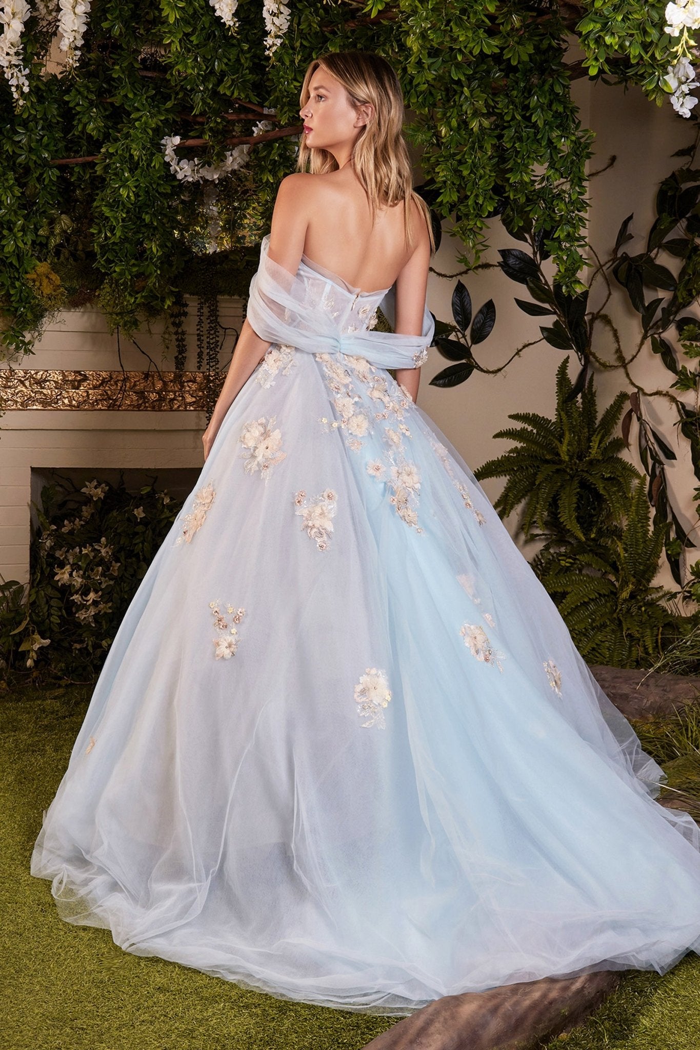 A1048 - Andrea Leo Couture
