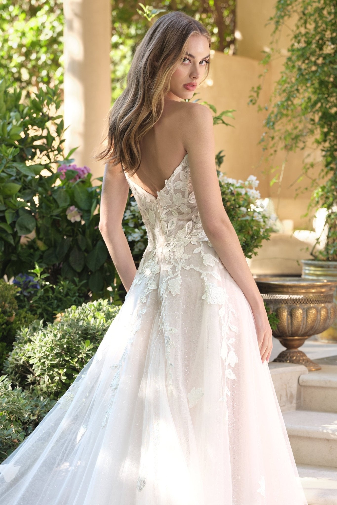 WL070 - Andrea Leo Couture