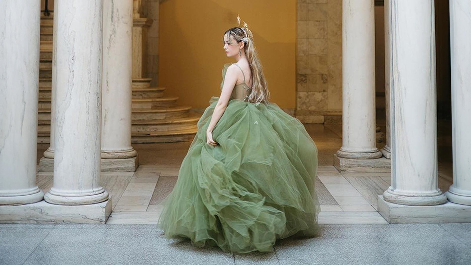 QUEEN ASTRAEA | A1113 - Andrea Leo Couture