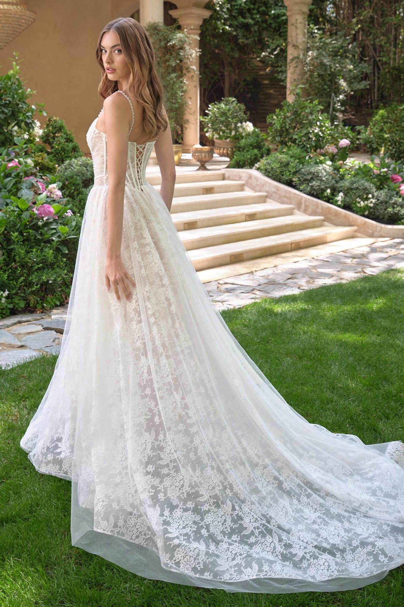 WL069 - Andrea Leo Couture